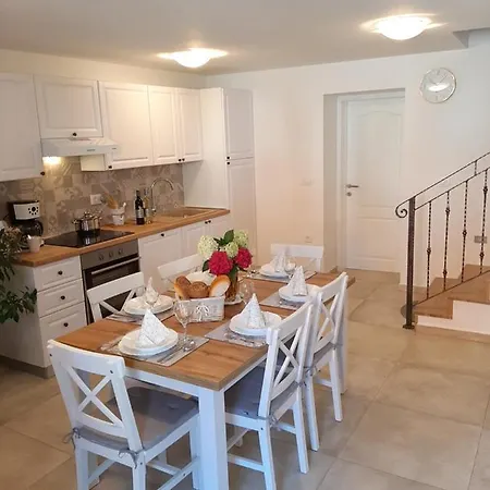 Nona Nina Holiday House Apartment