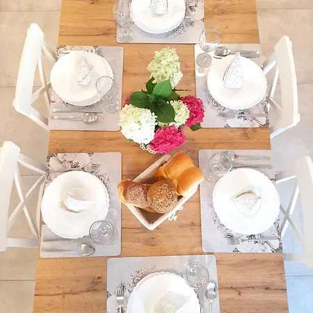 Nona Nina Holiday House Apartment